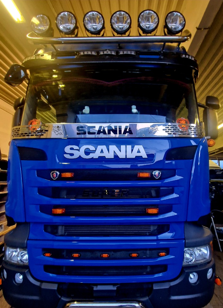 Modrý tahač Scania